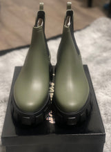 Load image into Gallery viewer, Women&#39;s Olive Lug Sole Rain Boots