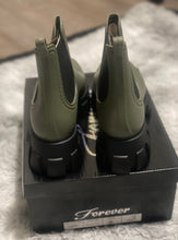 Load image into Gallery viewer, Women&#39;s Olive Lug Sole Rain Boots